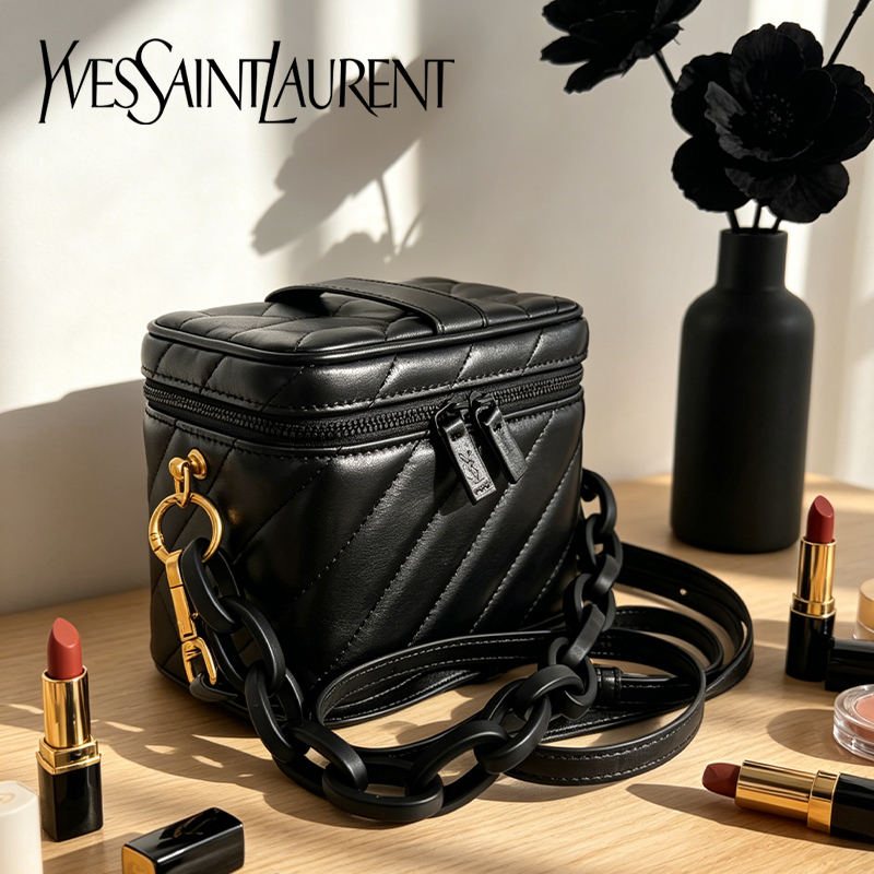 イヴ・サンローランのバッグ ブラック キルティング ミニ Y - Ysl Beauty Makeup Bag のレビューと価格