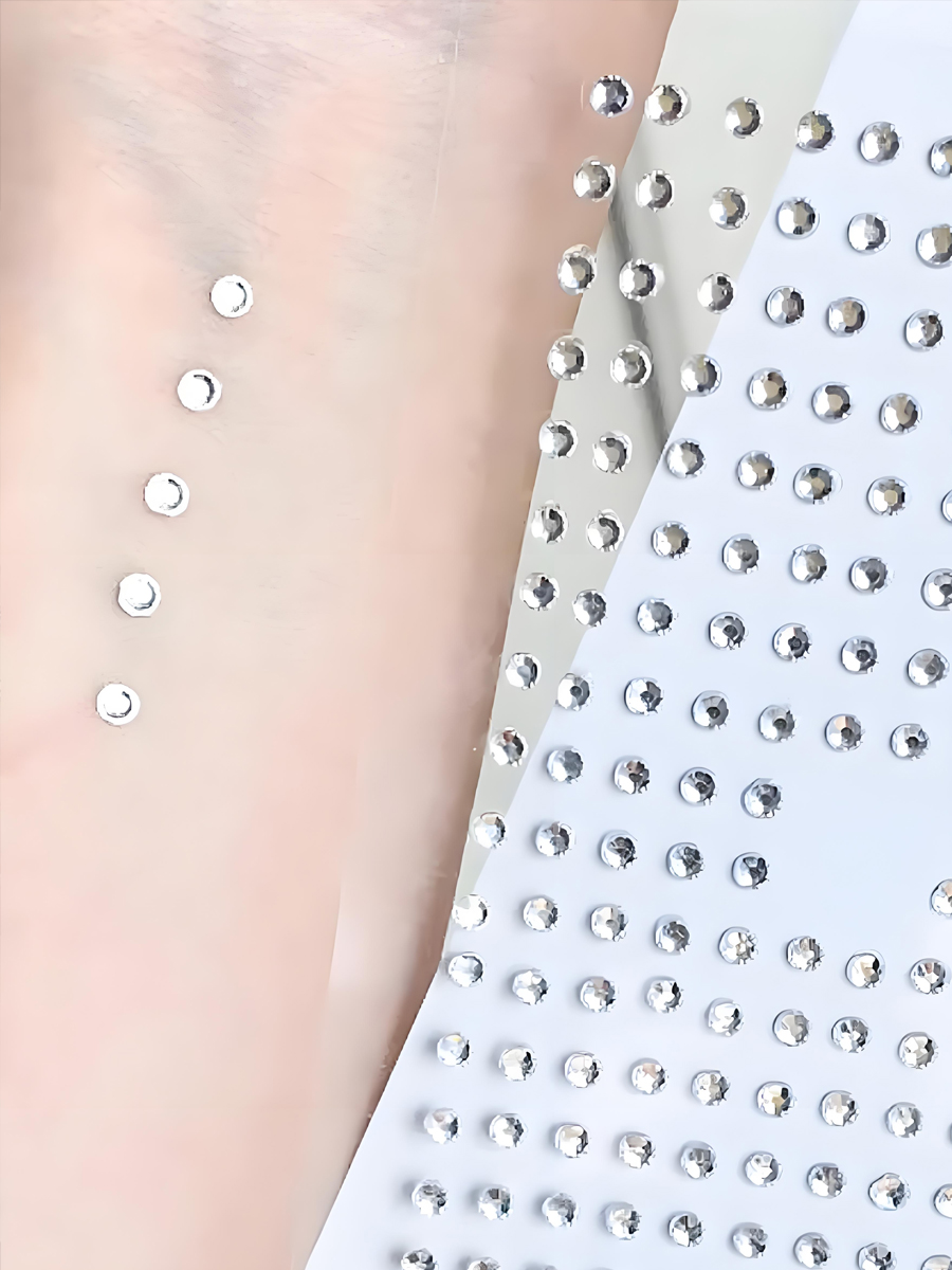 1350 個の自己粘着ラインストーンステッカー 3 シートク - Beauty Gems Makeup のレビューと価格