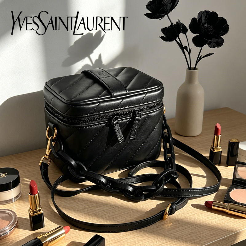 イヴ・サンローランのバッグ ブラック キルティング ミニ Y - Ysl Beauty Makeup Bag のレビューと価格